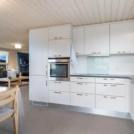 Fabiola - 200m From The Sea By Interhome